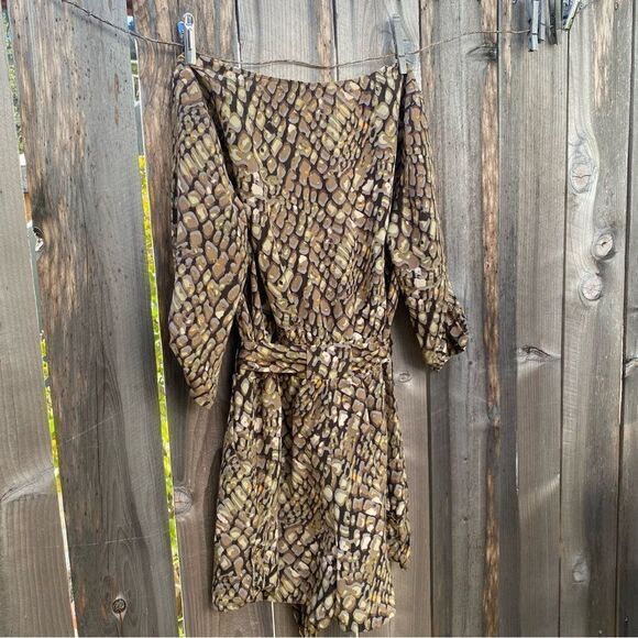 Charlie Jade 100% Silk Belted Romper Roll Tab Sleeve Size S Small Printed - Picture 4 of 14